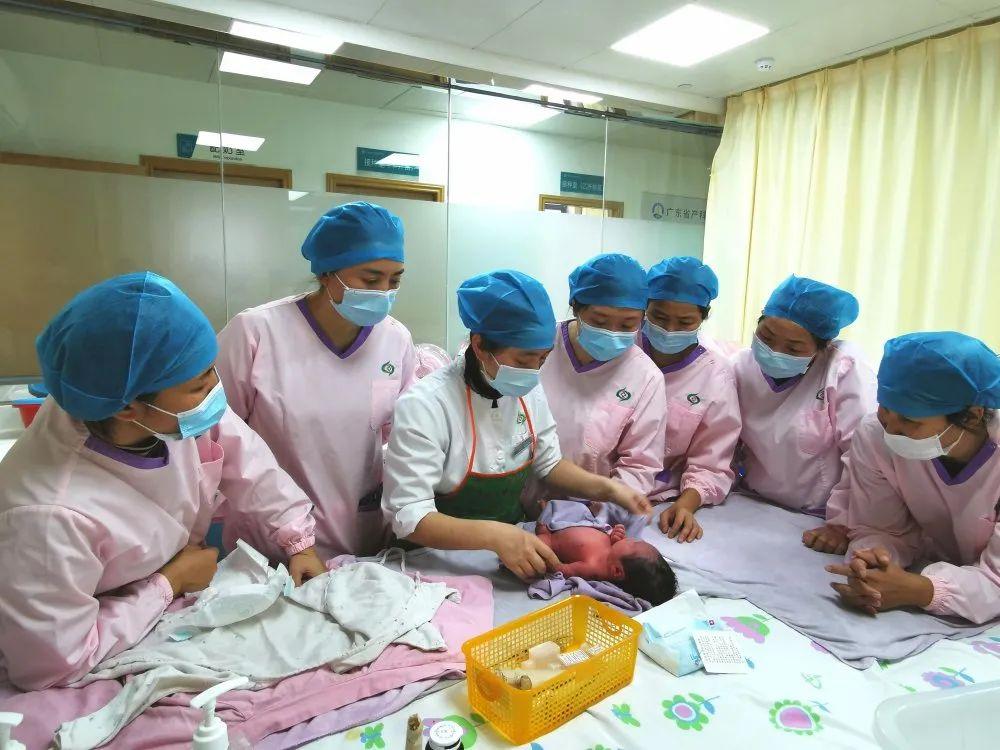 策勒县妇婴监护型护送